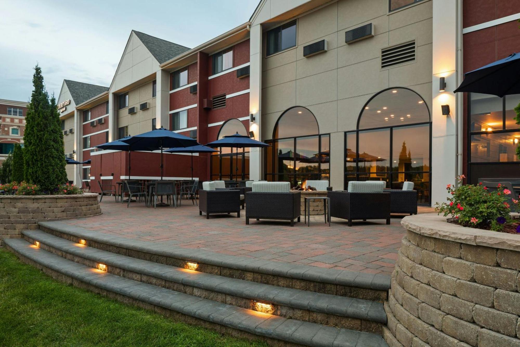 Courtyard La Crosse Downtown/Mississippi Riverfront Buitenkant foto